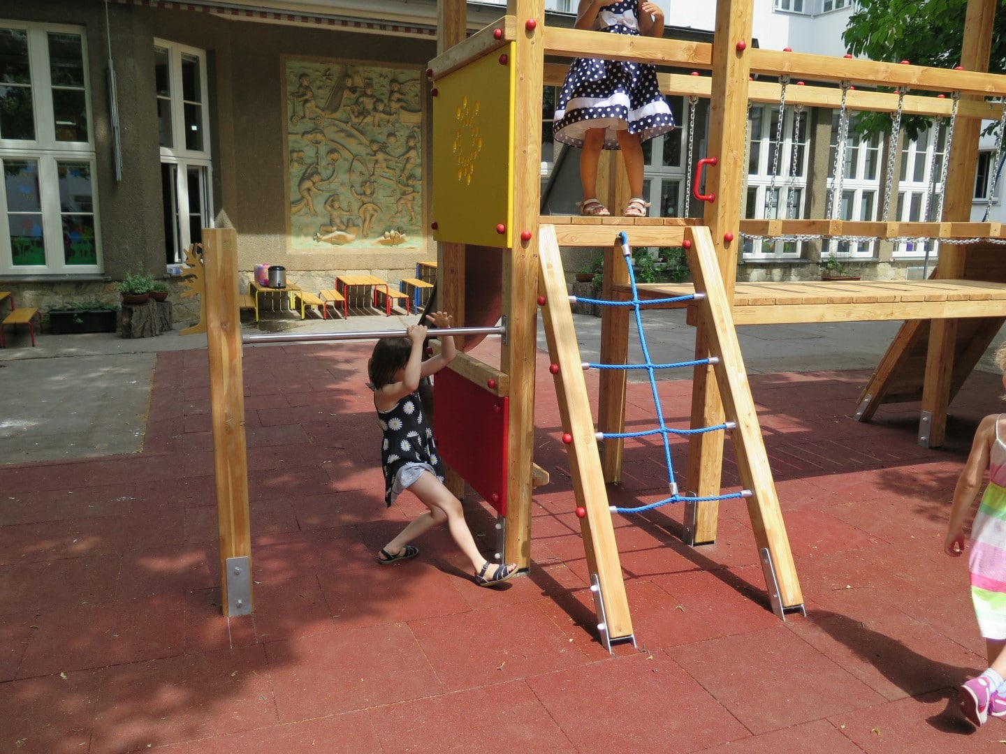 Doppelturmanlage Gudrun mit Reckstange und Netzaufstieg für Kinder