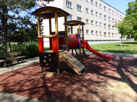 Kinderspielplatz von FREISPIEL mit Doppelrutschanlage