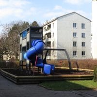 Kinderspielplatz 1100 Wien, Grenzackerstraße 7-11: Blaue Röhrenrutsche