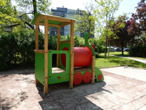 Outdoor-Spielgerät für Kleinkinder in der Gußriegelstraße