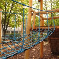Kletteranlage Liam mit Brücke aus Netzen gebaut für Kinder