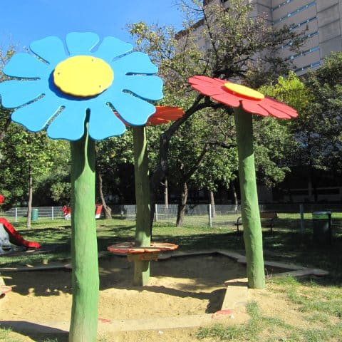 Bunte Schattenblumen aus Robinico für Kinderspielplätze und Schulen