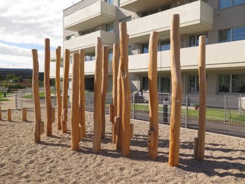 Robinico Holzstämme zum balancieren von FREISPIEL am Spielplatz Satzingerweg