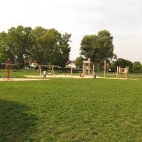 Kinderspielplatz mit Kletterelemente für die Verbesserung des Gleichgewichtes