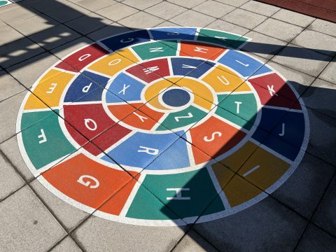 Bodenspiel Alphabetspirale für Kinder