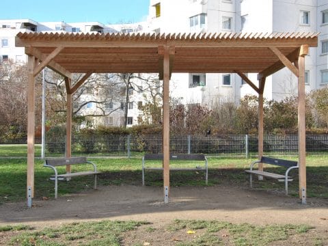Wiener Flur Park Schattenanlage Holzpergola