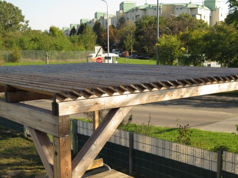Pergola Schattenanlage mit schrägen Lamellen
