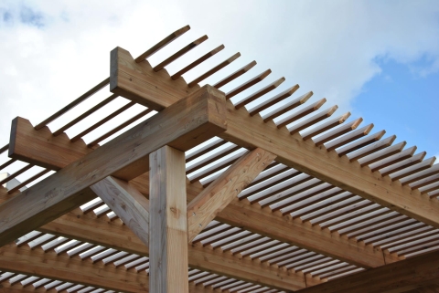 Wiener Flur Park Holzpavillon Sicht auf den Himmel
