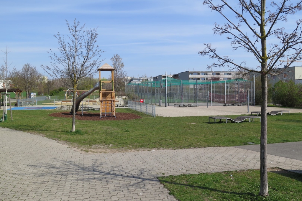 Übersicht Spielplatz Hubert Blamauer Park