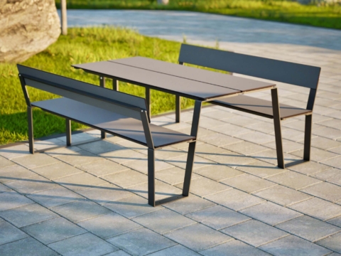 Picknicktisch mit Lehne aus HPL im Park in Grau