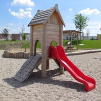 Rutschenturm Lea für Kleinkinder auf dem Spielplatz im Freien