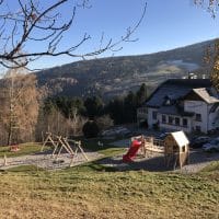 Spielplatz bei Gasthof in den Bergen