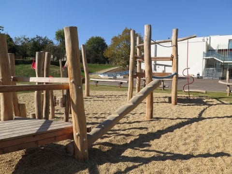Erlebnisspielplatz für Schüler individuell gebaut