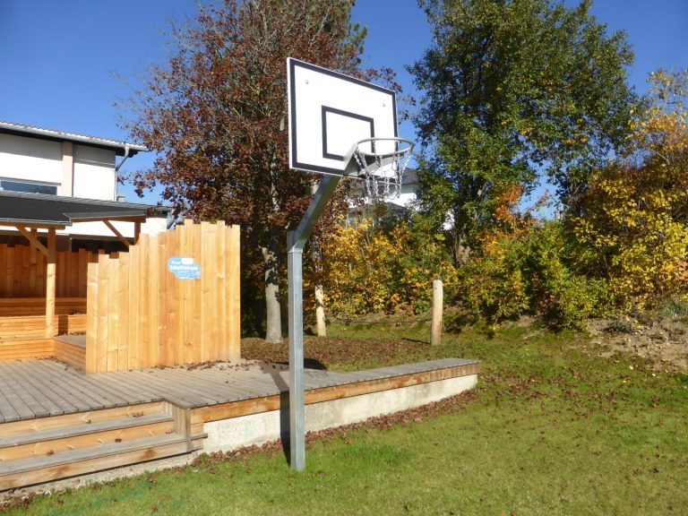 Basketballanlage von FREISPIEL für Zuhause im Außenbereich