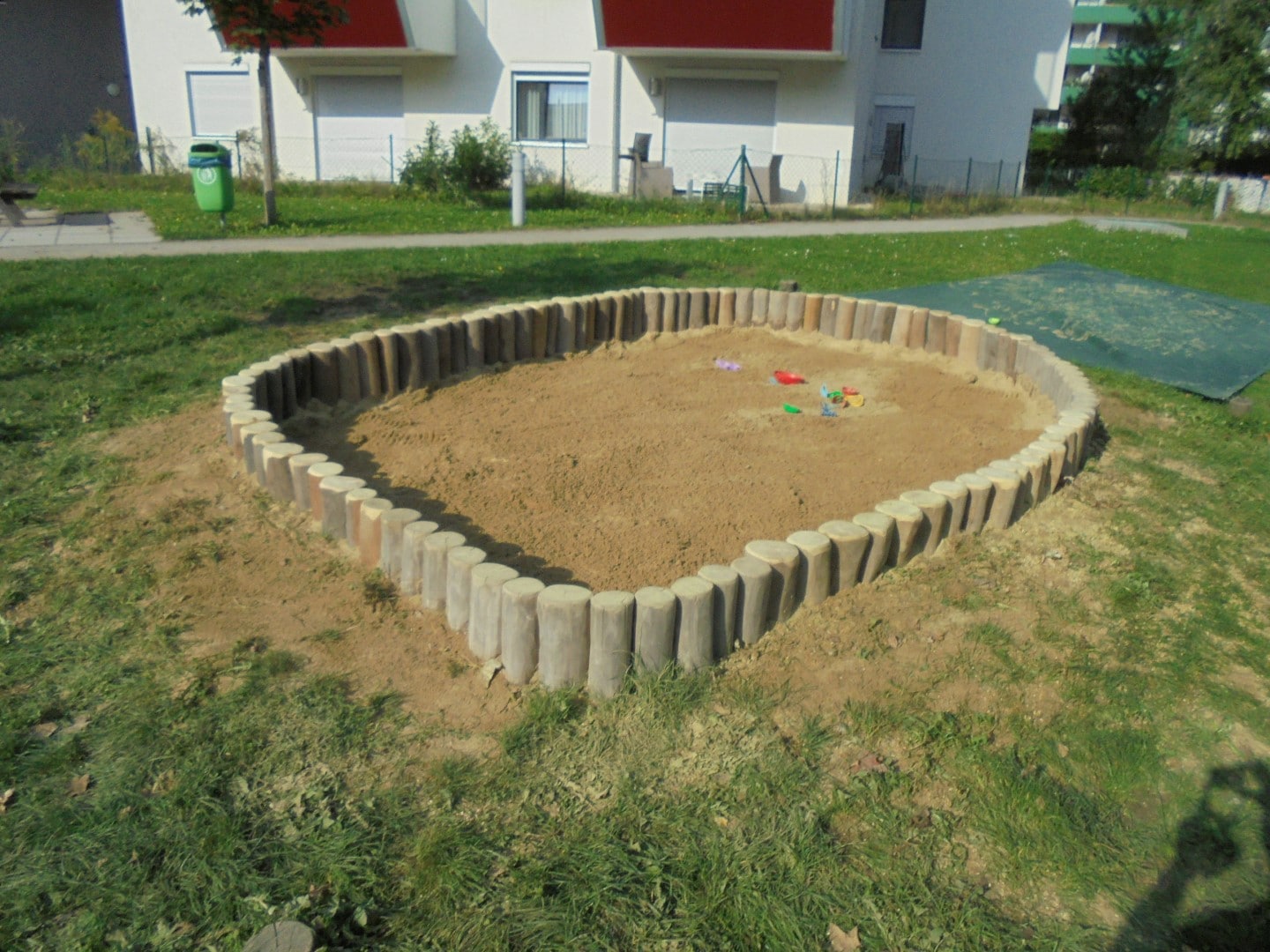 Sandmuldeneinfassung für Sandkasten auf dem Spielplatz für Kinder