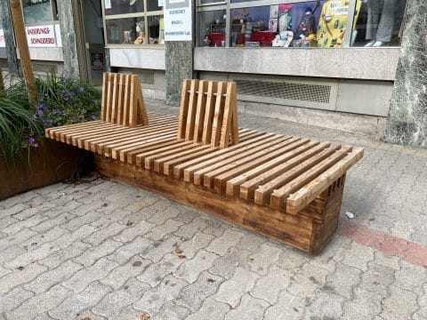 Outdoor-Möbel Brettschichthölzern der heimischen Gebirgslärche hergestellt