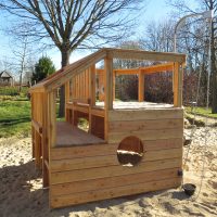 Gestrandetes Spielschiff aus Holz für Spielplatz Heck für Kinder