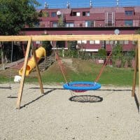 Nestschaukel mit 100 Durchmesser auf Kinderspielplatz