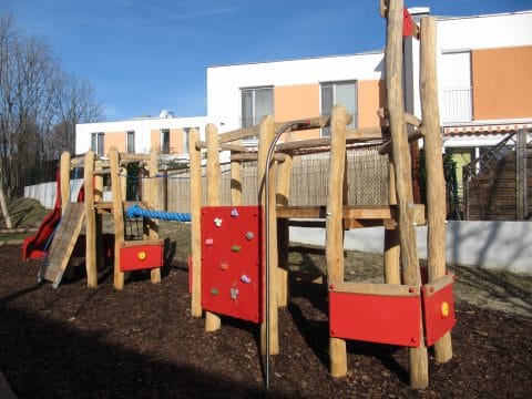Kletter-Spielplatz für Kinder vom Spielplatzbauer aus Wien