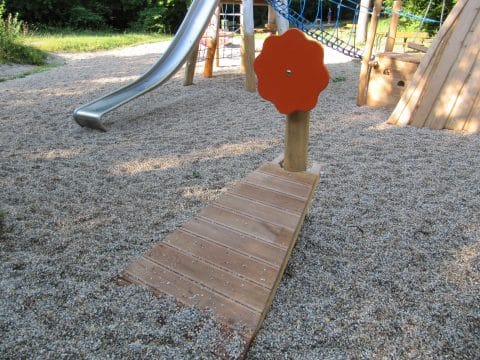 Rotes Steuerbord von FREISPIEL für Kinder aus Holz
