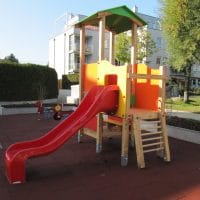 Doppelturmanlage Karin von FREISPIEL auf Spielplatz für Kleinkinder